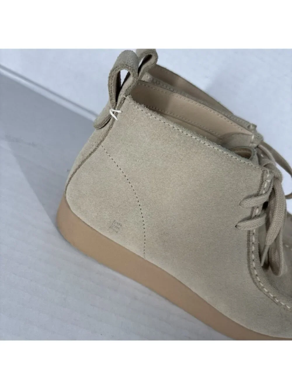 Everlane Women 6.5 Beige Tan Casual Lace Up Pebble Suede The Moc-Toe Chukka Boot